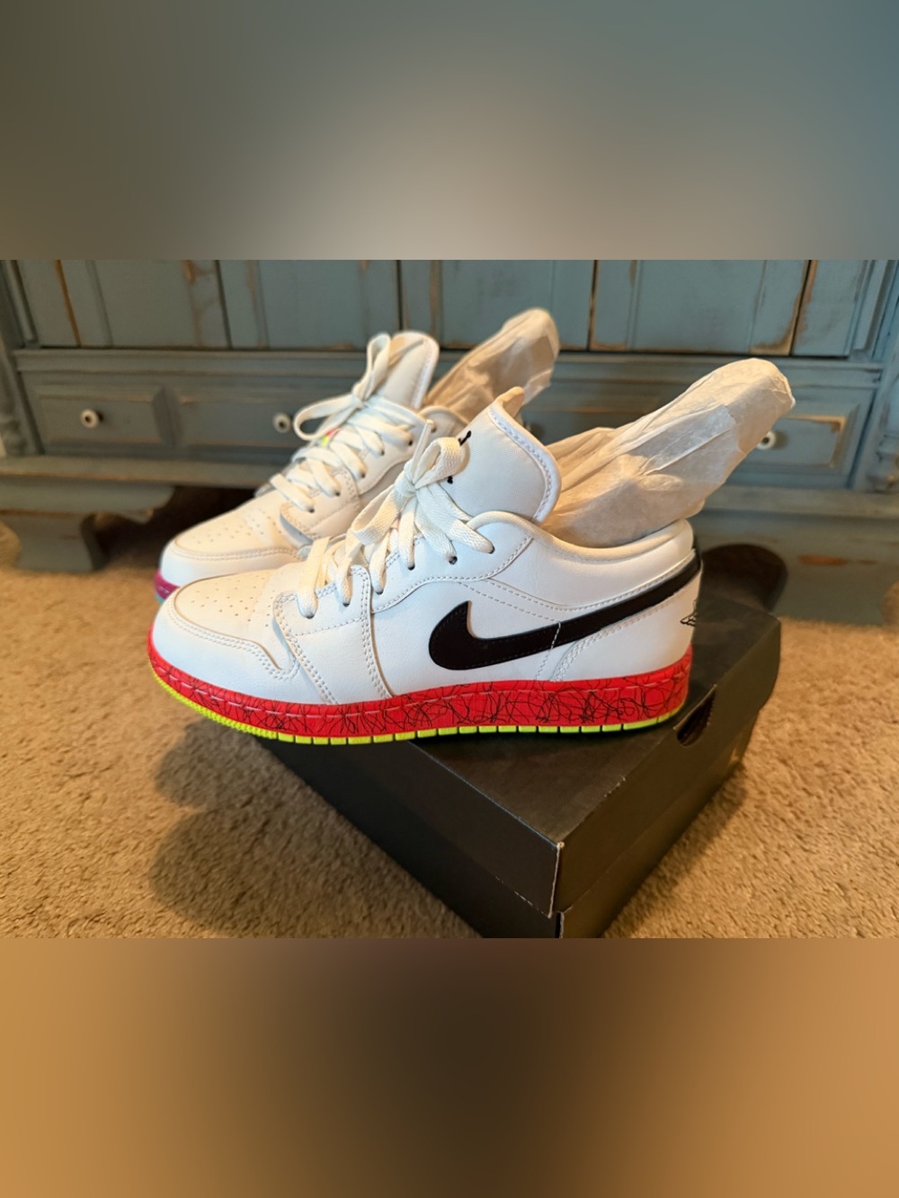 Authentic Air Jordan’s low lace sneakers 6Y fits 7.5/8 women’s $165.00 Nike - Picture 8 of 14
